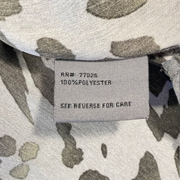 Queen Collection Blouse Women's size Small grey leopard print business - Picture 14 of 15